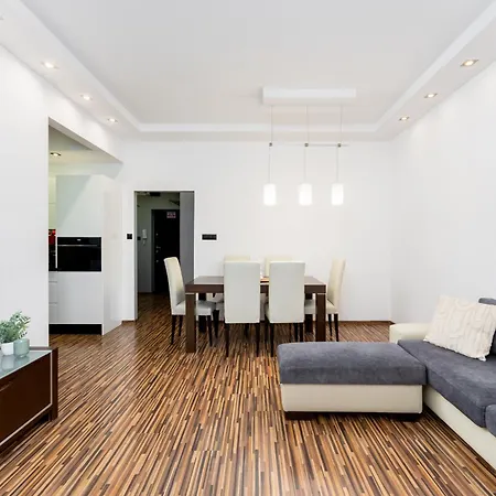 Komorowskiego Riverside By Bookinghost