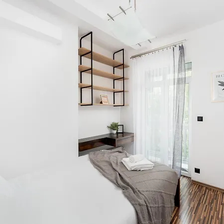 Komorowskiego Riverside By Bookinghost *