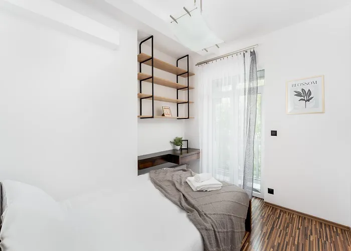 Komorowskiego Riverside By Bookinghost *