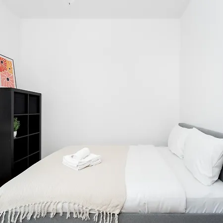 Komorowskiego Riverside By Bookinghost *